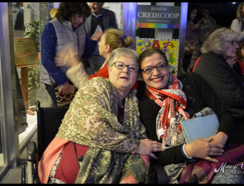 43229083_1869746579761914_3351391057270013952_n